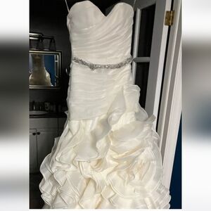 Elegant Ivory Ruffled Wedding Gown